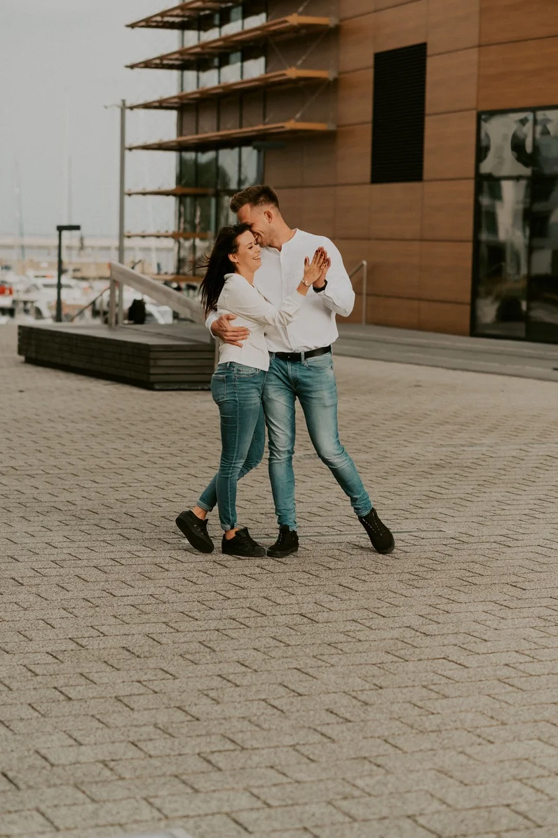 miejska-sesja-narzeczenska-fotograf-trojmiasto-gdynia